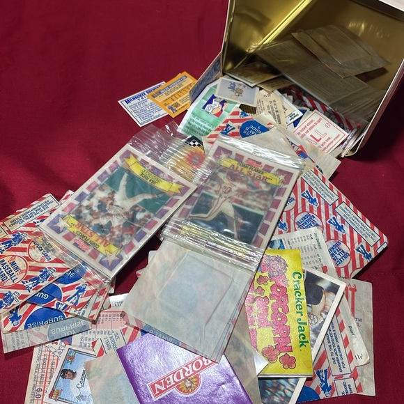 1993 Cracker Jack Box and contents - Picture 5 of 7